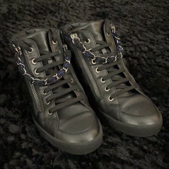 CHANEL Black and Blue C8338 Sneakers - Picture 4 of 11